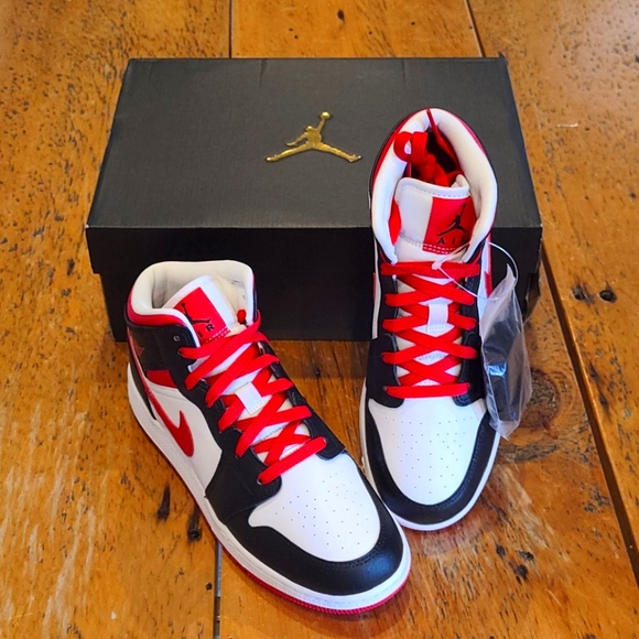 Nike Air Jordan 1 Mid - Picture 1 of 5